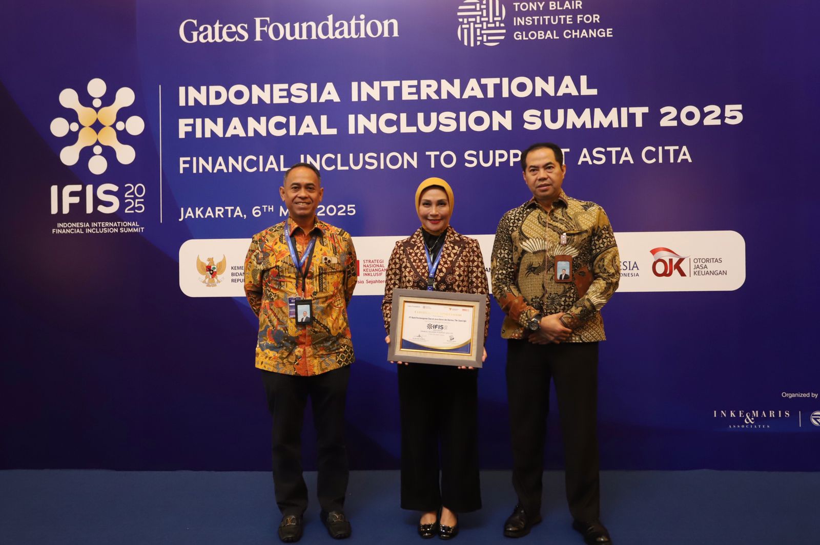 Paypoq kiygan tombul qizlar